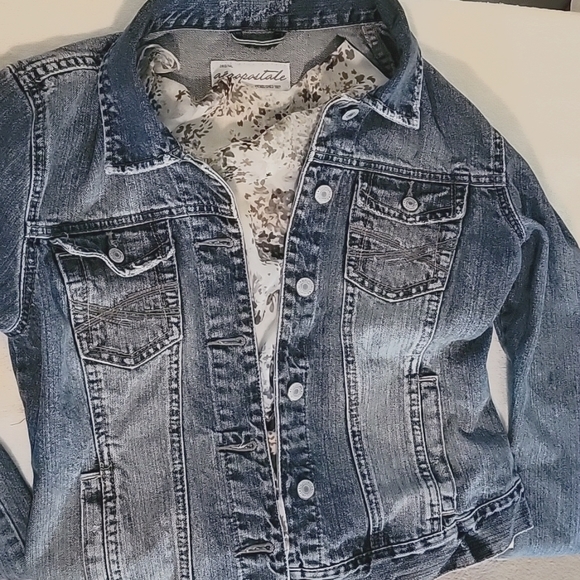 Aeropostale women's distressed jean jacket M - Picture 11 of 12